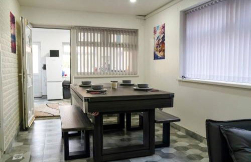 Modern 4-Bed Retreat in Prestwich, Perfect for Weekend Getaways - Foto 28