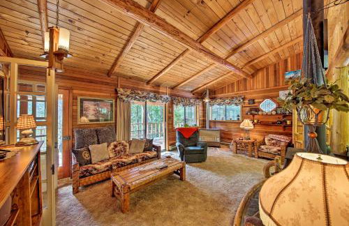 Private Yaak River Hideaway with Deck and Mtn Views! - Foto 4