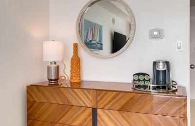 Ocean View Balcony steps from Restaurants, Peacock Park & Marina - Foto 11