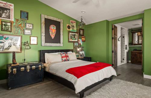 The Outlaw By The Cohost Company - Foto 79