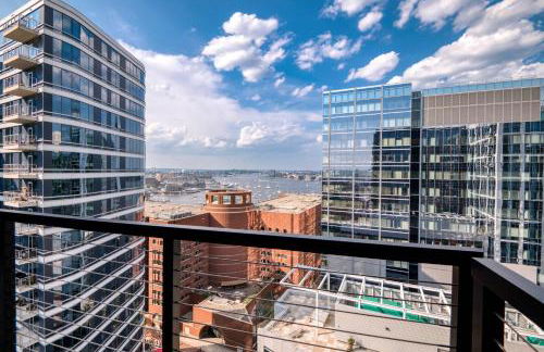 Luxury Apt with Balcony In Seaport - Foto 13