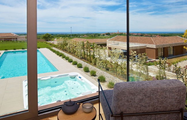 Enticing Holiday Home in Brtonigla with Hot Tub - Photo 23