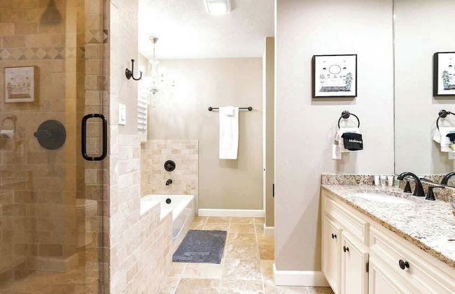 Luxury on Lake LBJ With Hot Tub Firepit & Boat Slip - Foto 29