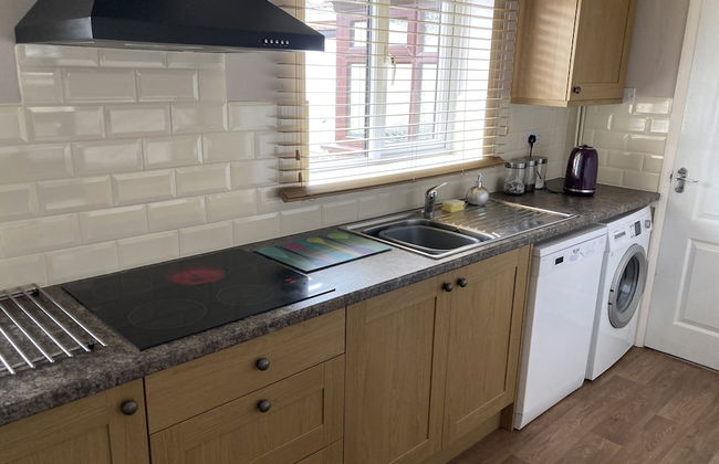 Spacious Detached Bungalow With Ample Parking - Foto 34