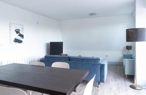 Newly Refurbished 2 bed with Fantastic View - Foto 5