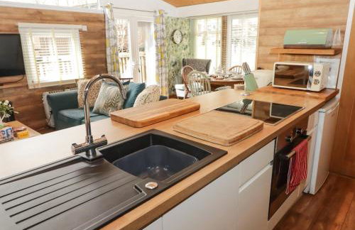 The Bird House - Photo 14