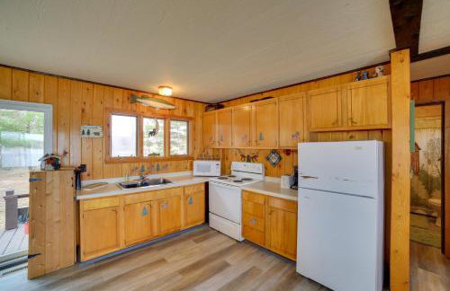 Lakefront Cabin with Private Dock and Beach! - Foto 11