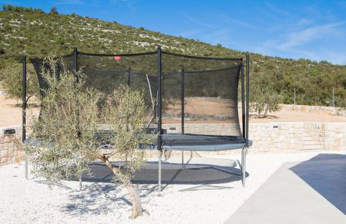 Luxury Villa Dolac near Split, airport, complete privacy, infinity heated pool - Photo 18