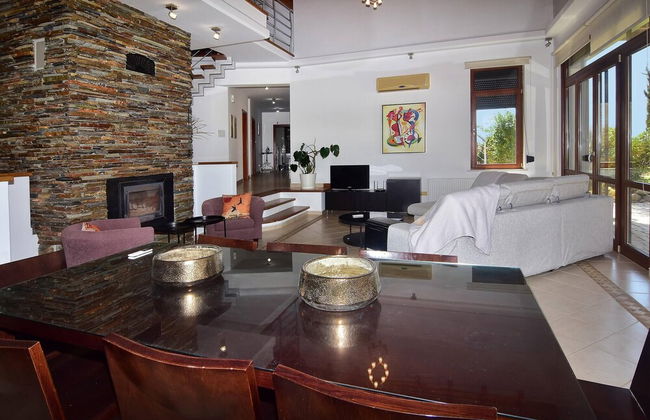 Incredible Large Villa In Paphos Sleeps 14 Children Pool, Jacuzzi, Huge Garden - Foto 55