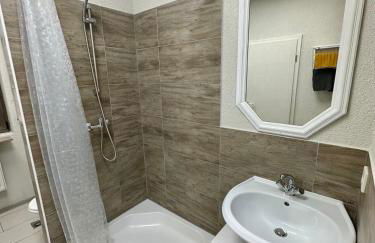 Neuwertiges Apartment mit schnellem WLAN, Glasfaser, Kostenlose Privatparkplatz auch für Transporter geeignet R2 - Foto 8