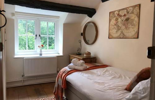 River Cottage Brecon: Hot Tub, Fire, Balcony, Wifi - Photo 3