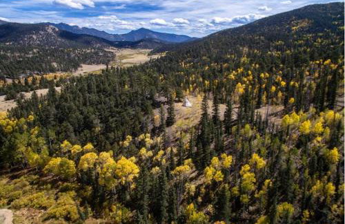 The Basecamp Cabin [RIGHT] at Bison Peak Lodge - Foto 2