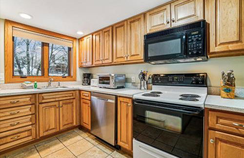 Highridge B14 Enjoy the view ski back trail shuttle service sports center - Photo 13