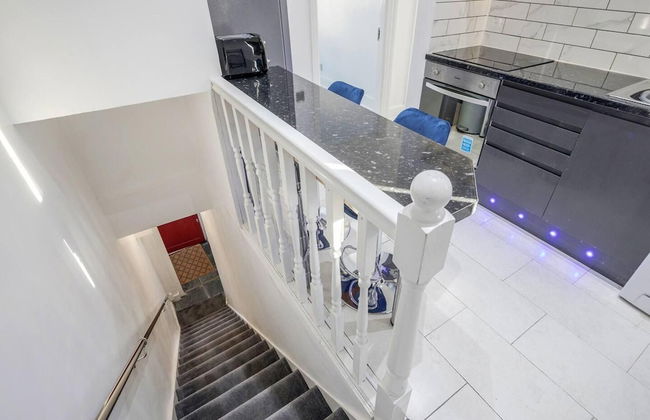 Stunning Top 2 Bed Flat Tilbury Central Location - Foto 15
