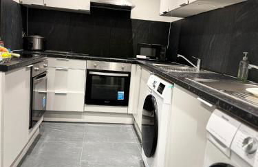 Private Family and Business Rooms Harrow Fast WiFi - Photo 5