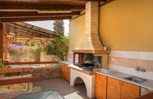 Family seaside Kladissos Villa with private heated pool! - Photo 12