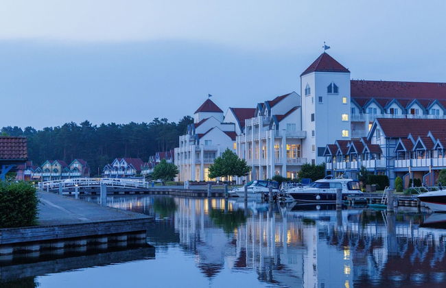 Cozy Holiday Home with Wood Burning Stove near Water - Foto 20