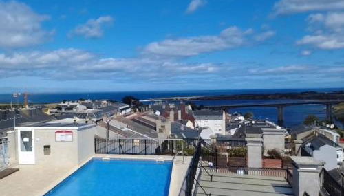 MODERNO PISO CON LA MEJOR TERRAZA DE RIBADEO Y VISTAS MARAVILLOSAS - Foto 2