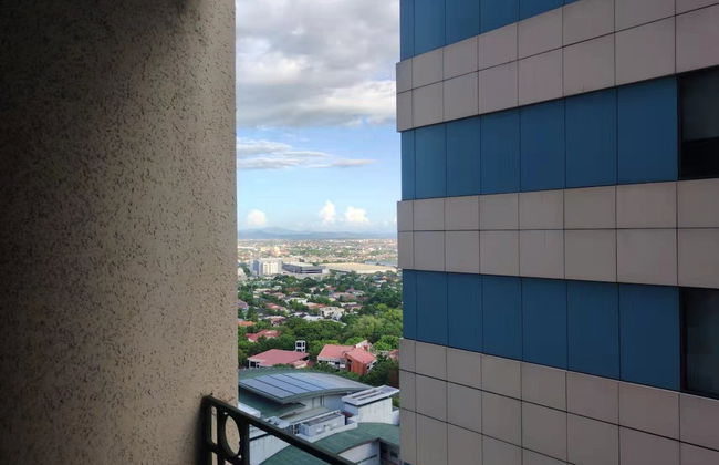 GOTOPHI at Renaissance 3000 BGC - Foto 11