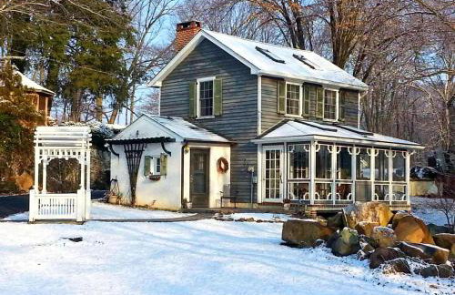 Charming Cottage Getaway with an Indoor Fireplace in Chester Springs, Pennsylvania - Foto 8