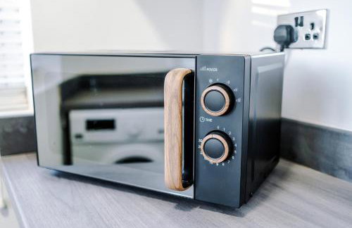 BIG House for Business Stays in Barnsley with 6-bedrooms & 8 Beds by PureStay - Foto 27