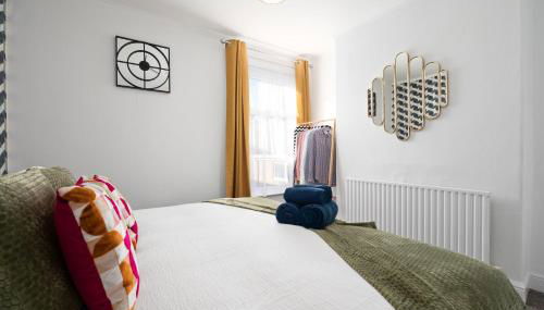 Sunny Seaside Paradise - Sleeps 5 - Photo 2