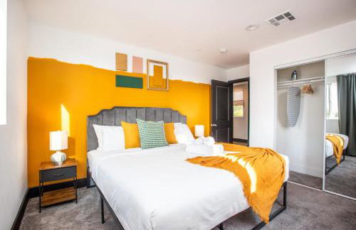 Spacious Luxury Villas in the heart of LA! Free parking and Jacuzzi - Photo 29