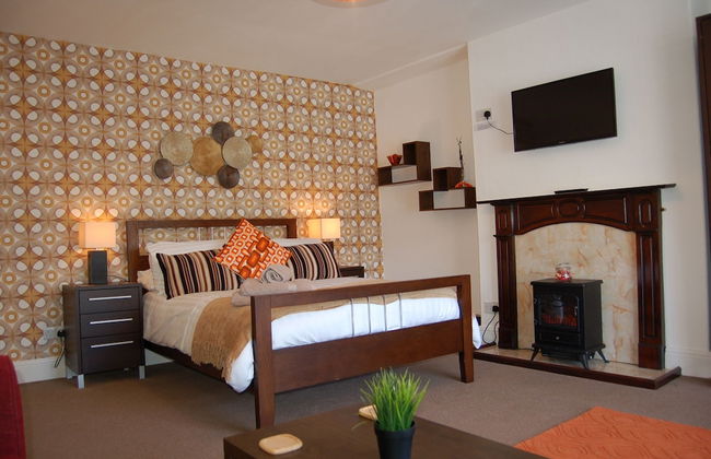 CLOCK TOWER APARTMENTS - Photo 6