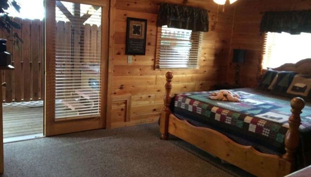 Spacious Party Hut Near Attractions by Redawning - Foto 5, Habitación