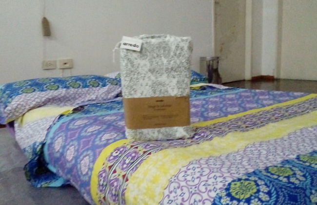 Room in Guest Room - Negotiating Men: Special Guest Artists - Foto 6