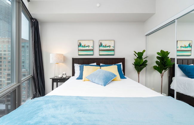 QuickStay - Luxurious 2-Bedroom Condo, Downtown Core - Photo 7