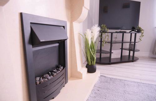 2BR City Centre Apartment By Travel Lets Short Term Rental Agency Derry With Free WiFi - Foto 52