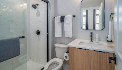 Prime OTR, 3 Lux Queen Beds, Two 55in TVs, Steps to TQL, Findlay Market, Light Rail, Fast Wifi - Foto 5, towels, Shower