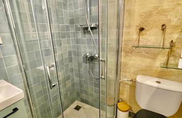 proche kedge et universitée appartement cosy avec parking ,cuisine équipée ,sdb et jardin - Foto 15