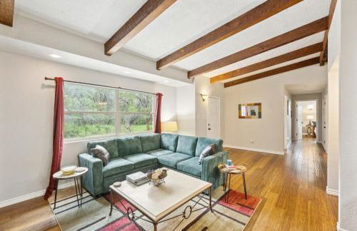 Hill Country Getaway Near San Marcos River home - Photo 10