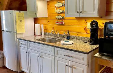 Spacious Salmon River Waterfront Lodge for 6 - Foto 34