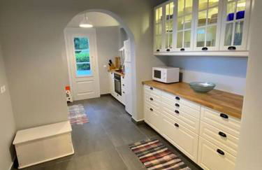 RETREAT VILLA BY THE SEA WITH POOL IN PORTO HELI - Foto 6