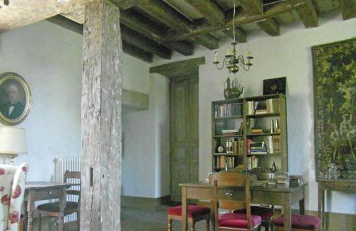 Castle in Le Veurdre near Forest and River - Foto 17