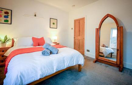 Premium Family Home with PS5 Console and Private Garden - Foto 5