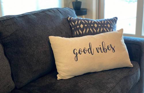 StayShores Chic Retreat – Pool HotTubSweet Sleep - Photo 24