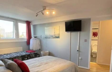 "HOME FROM HOME" - Next to Hilton - City Centre 2 Bedrooms Apartments with Kitchen - in Milton Street - Your own Apartment in Victoria Centre Shopping Centre - 24 Hours Access - Parking Cars or Vans from Five Pounds a Day - Sunday 1pm Check-out - Foto 10