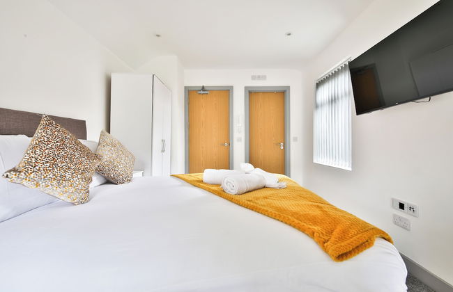 Stunning Studio In Converted Building - Photo 4