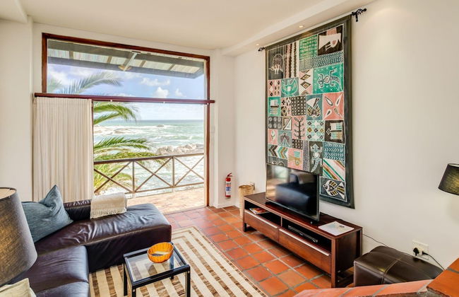 Camps Bay Holiday Apartment w Private Pool CBT Palm Suite - Photo 4