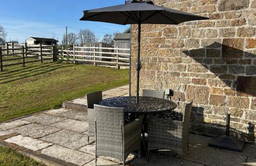 Farmhouse - Sleeps 6 - Near Alton Towers Peak Dist - Foto 4