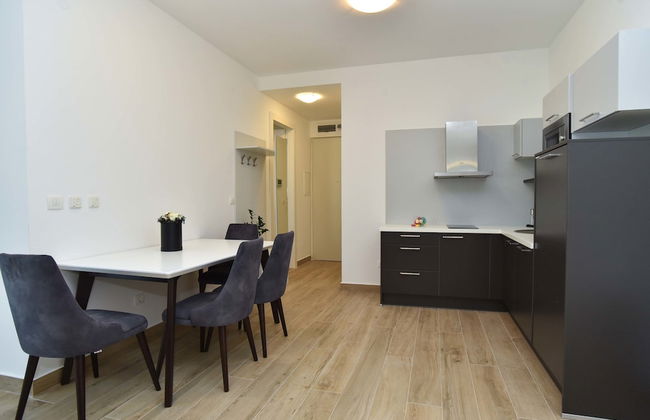 ROYAL GARDENS Apartments - Photo 47