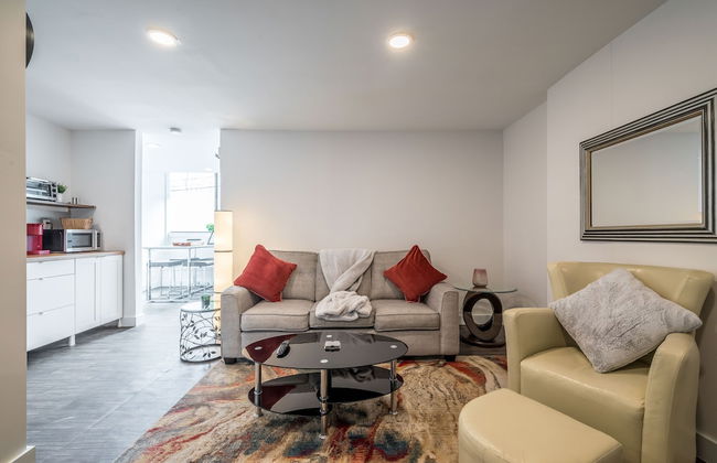 Modern Contemporary 2 Bedroom Suite - Photo 26