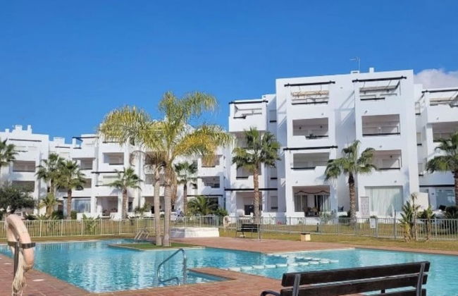 Stylish 2-bed Apartment Overlooking the Fairways - Foto 1