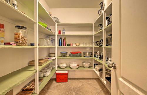 Chic Maricopa Getaway with Outdoor Oasis and Pool - Foto 10