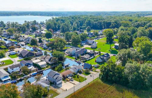 Sleek Getaway on Lake Wawasee with Private Dock! - Foto 42