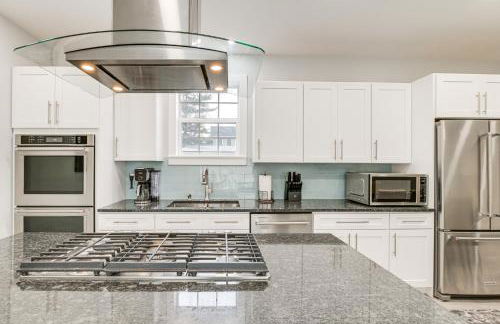 Bright and Modern Home 2 Mi to Presque Isle Airport - Foto 7